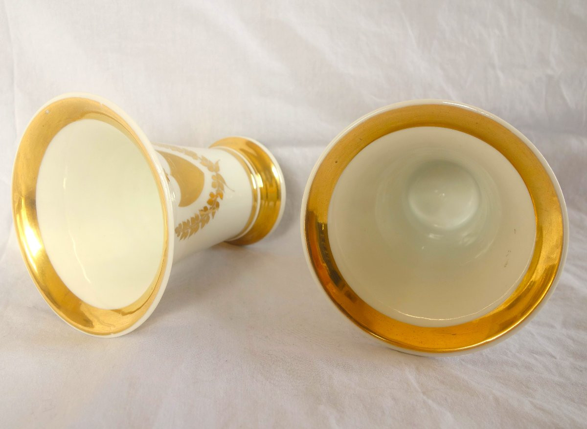 Pair Of White And Gold Paris Porcelain Cornet Vases - Empire Restoration Period-photo-1
