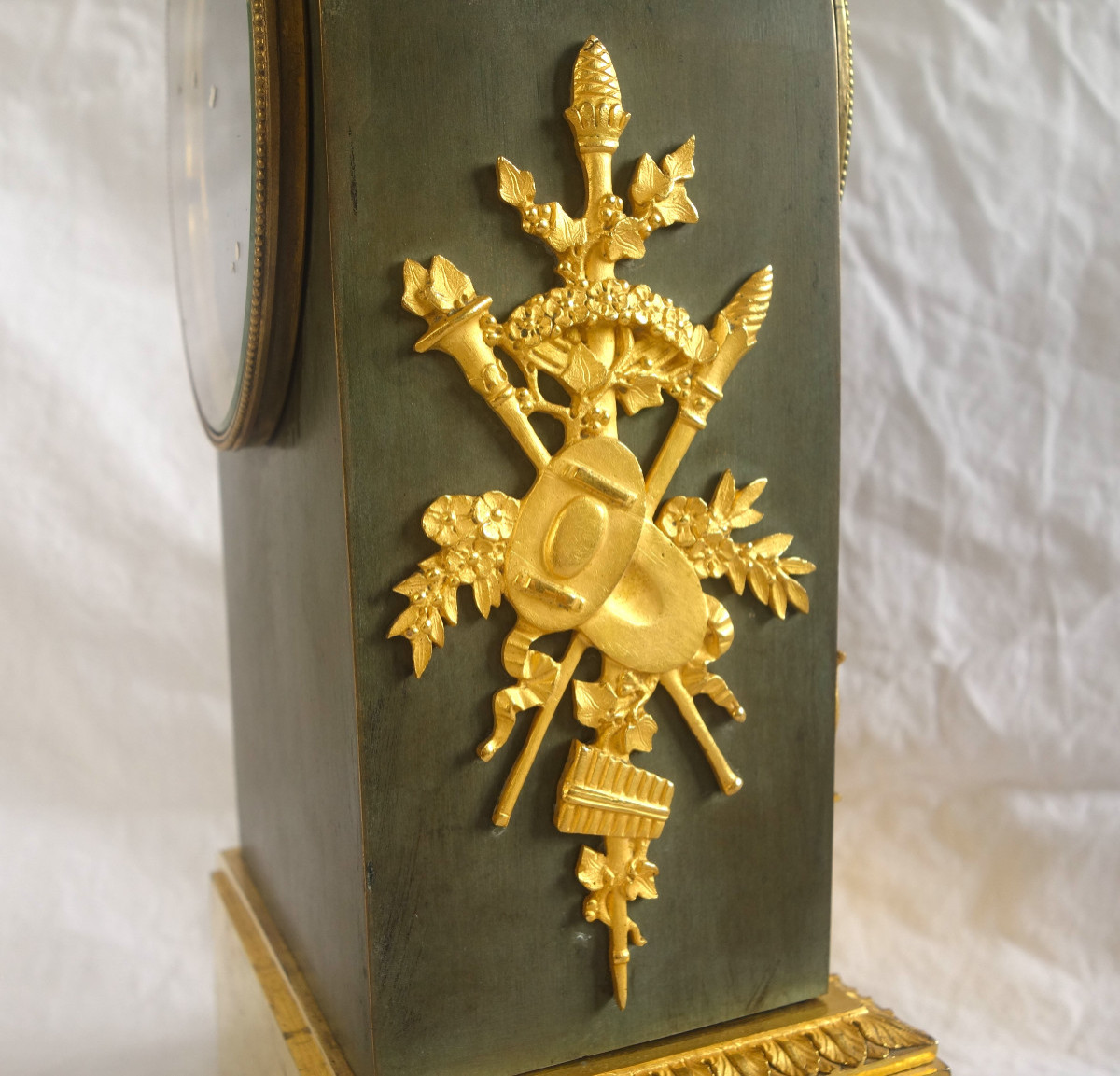 Pendule borne d'époque Empire en bronze patiné et doré par Lesieur et Thomire-photo-3