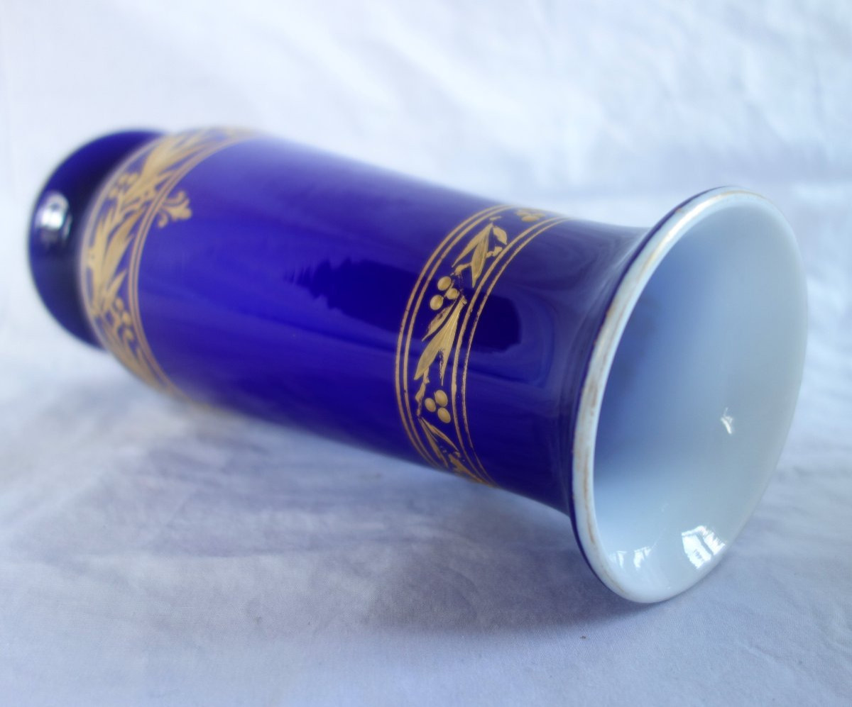 Blue Overlay Baccarat Opaline Crystal Vase - Circa 1900-photo-3