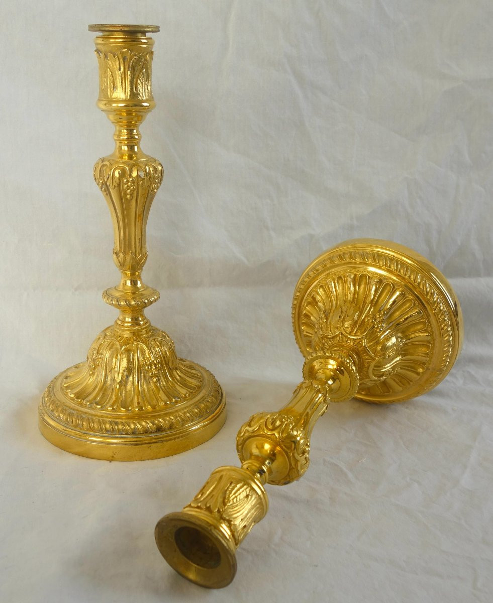 Pair Of Louis XVI Period Candlesticks In Chased Bronze And Gilded With Fine Gold-photo-2