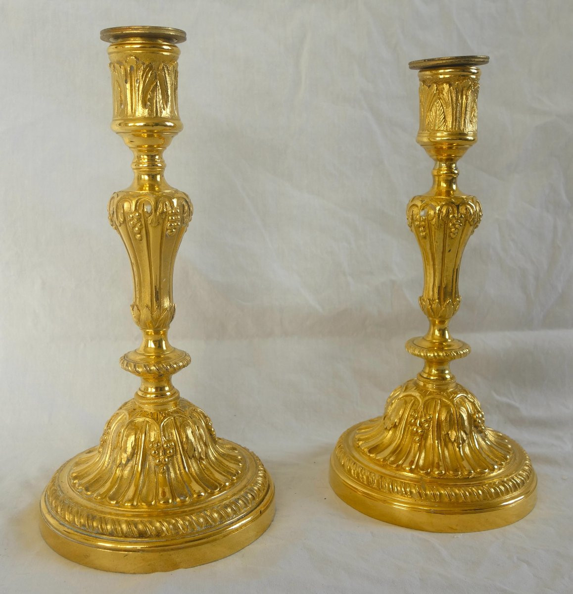 Pair Of Louis XVI Period Candlesticks In Chased Bronze And Gilded With Fine Gold-photo-3