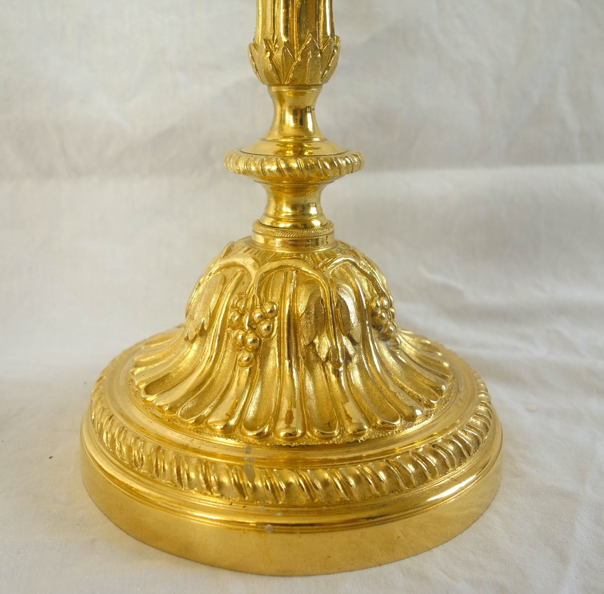 Pair Of Louis XVI Period Candlesticks In Chased Bronze And Gilded With Fine Gold-photo-1
