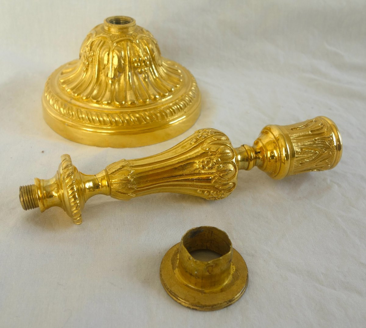 Pair Of Louis XVI Period Candlesticks In Chased Bronze And Gilded With Fine Gold-photo-3
