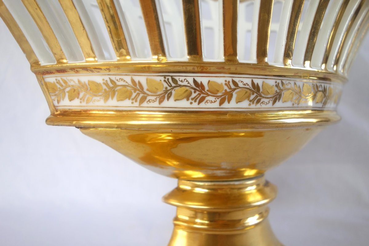 Grande coupe ajourée en porcelaine de Paris dorée à l'or, époque Empire / Restauration-photo-4