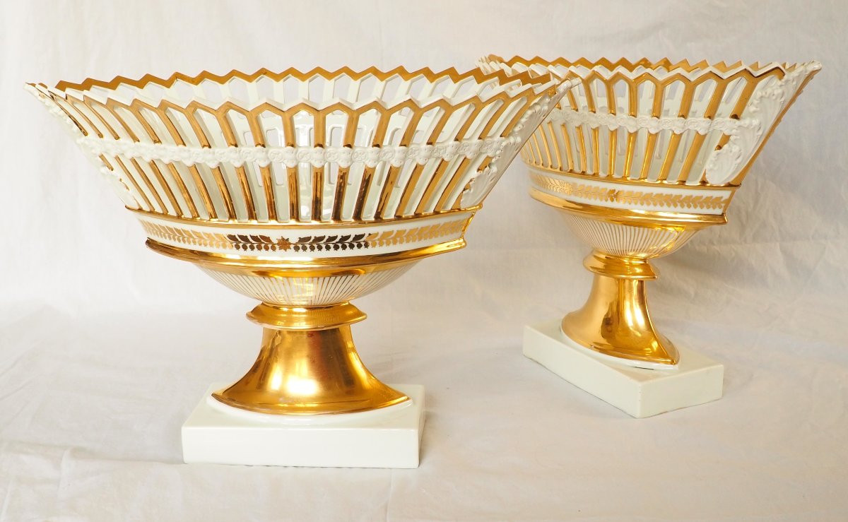(Nast attribué à) Paire de très grandes coupes ajourées en porcelaine d'époque Empire-photo-2