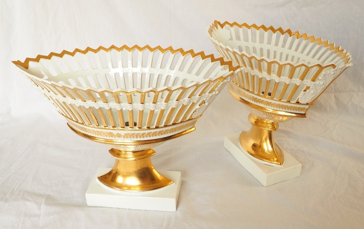 (Nast attribué à) Paire de très grandes coupes ajourées en porcelaine d'époque Empire-photo-3