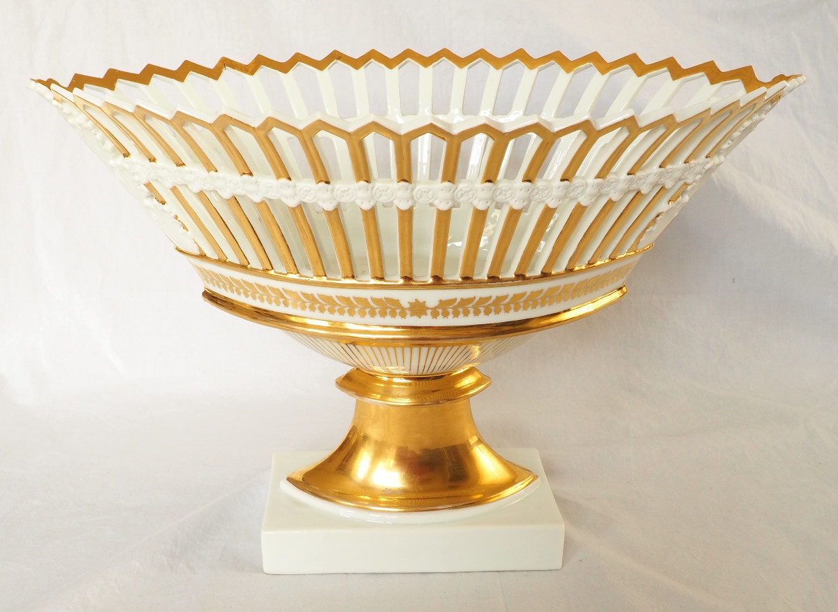 (Nast attribué à) Paire de très grandes coupes ajourées en porcelaine d'époque Empire-photo-4