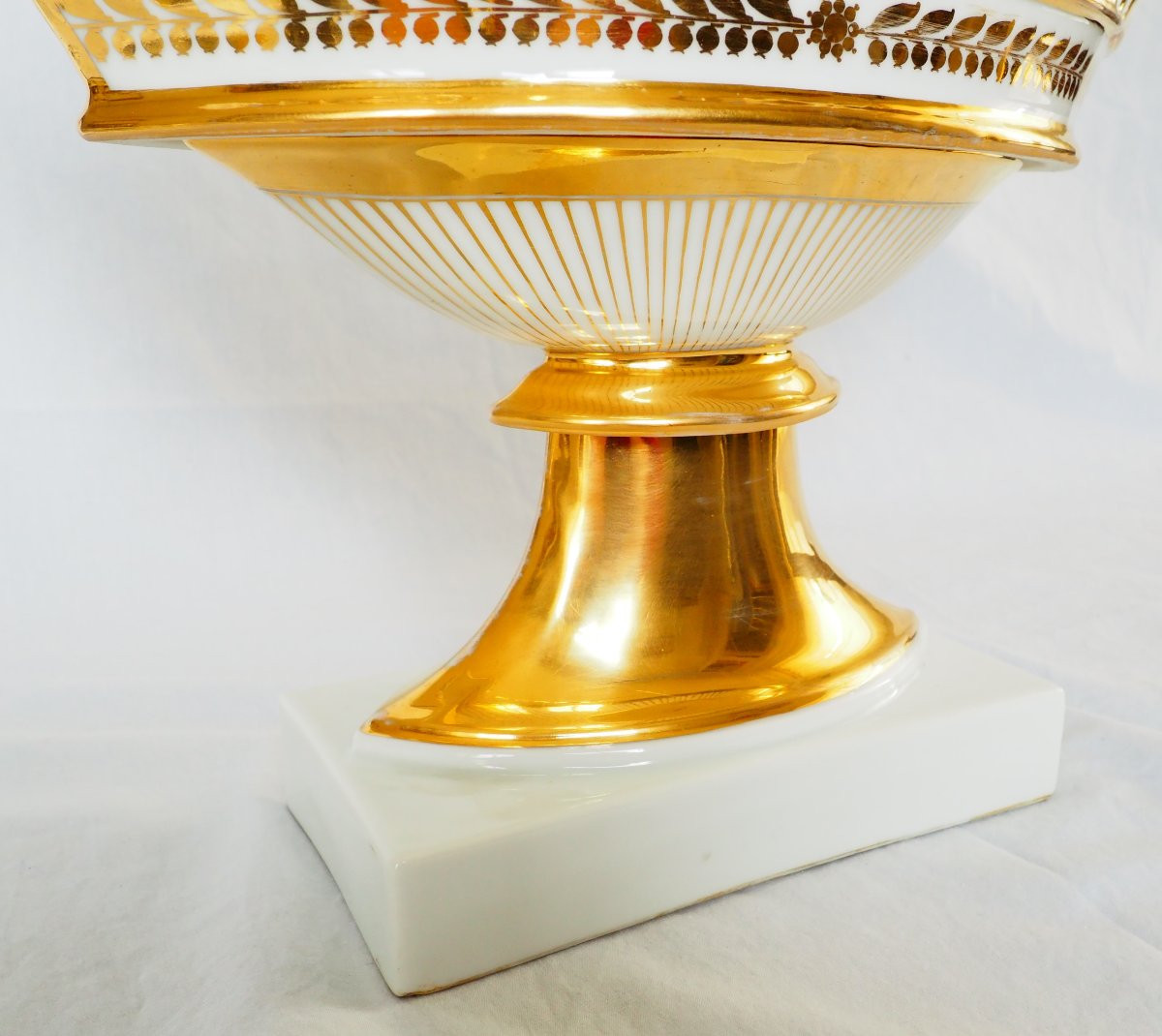 (Nast attribué à) Paire de très grandes coupes ajourées en porcelaine d'époque Empire-photo-3