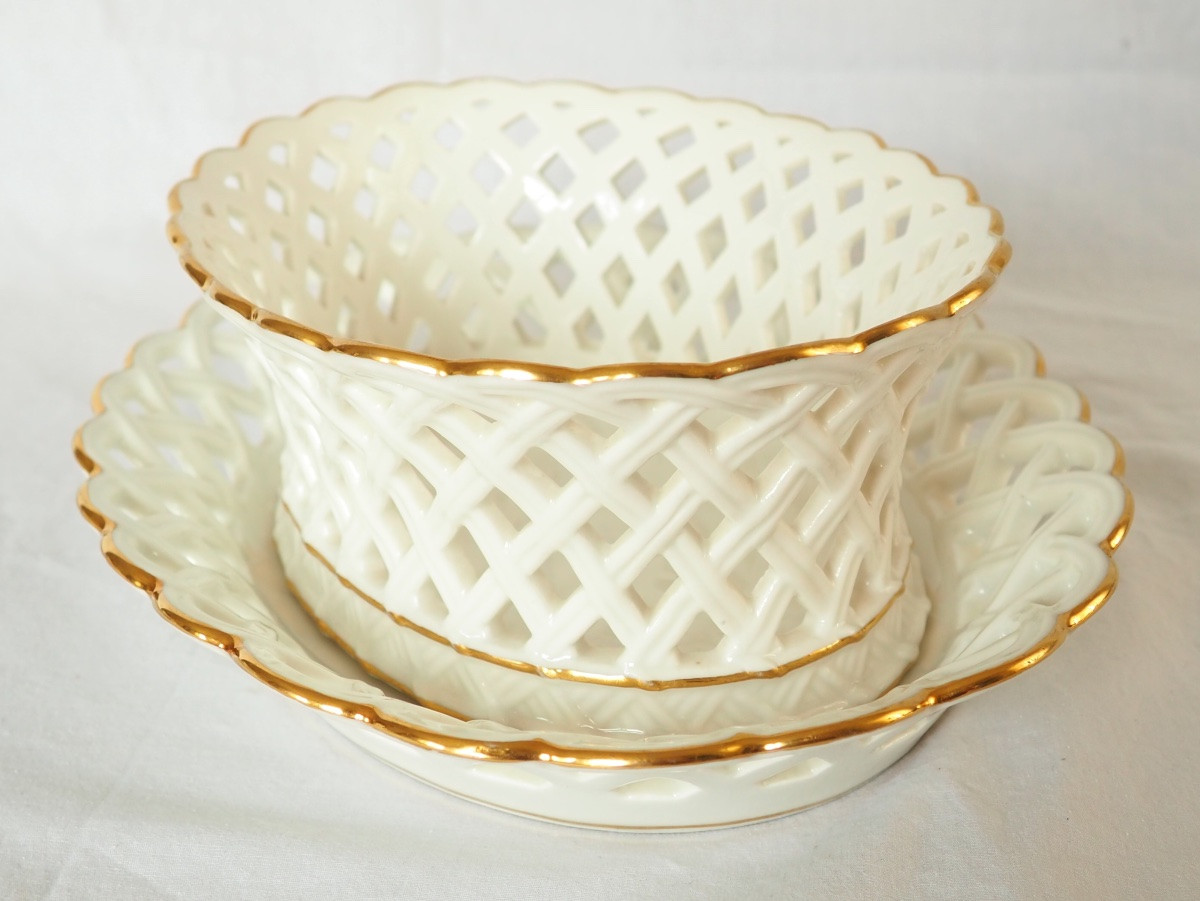 Nast : paire de corbeilles ajourées d’époque Empire en porcelaine de Paris blanche & or signées-photo-4