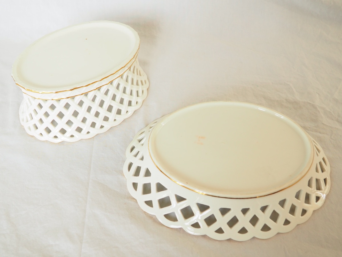 Nast : paire de corbeilles ajourées d’époque Empire en porcelaine de Paris blanche & or signées-photo-2