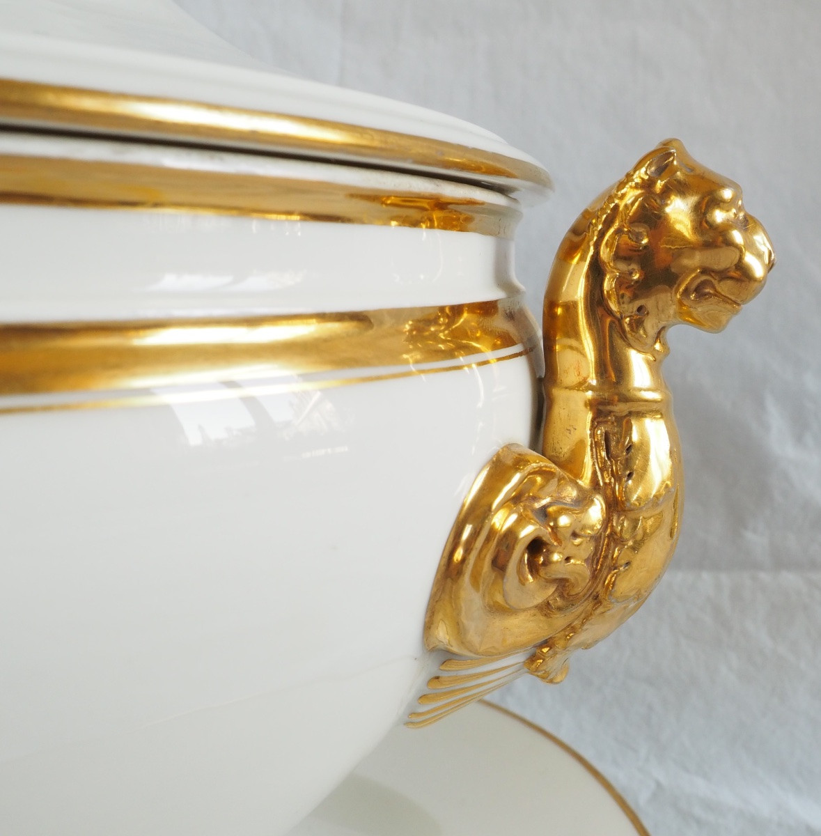Nast : Empire Paris Porcelain Soup Tureen Enhanced With Fine Gold - Early 19th Century-photo-1
