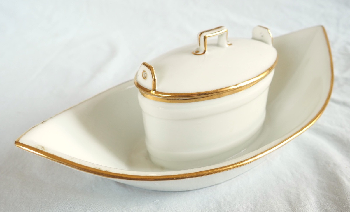 Nast : beurrier d’époque Empire en porcelaine de Paris blanche et or-photo-2