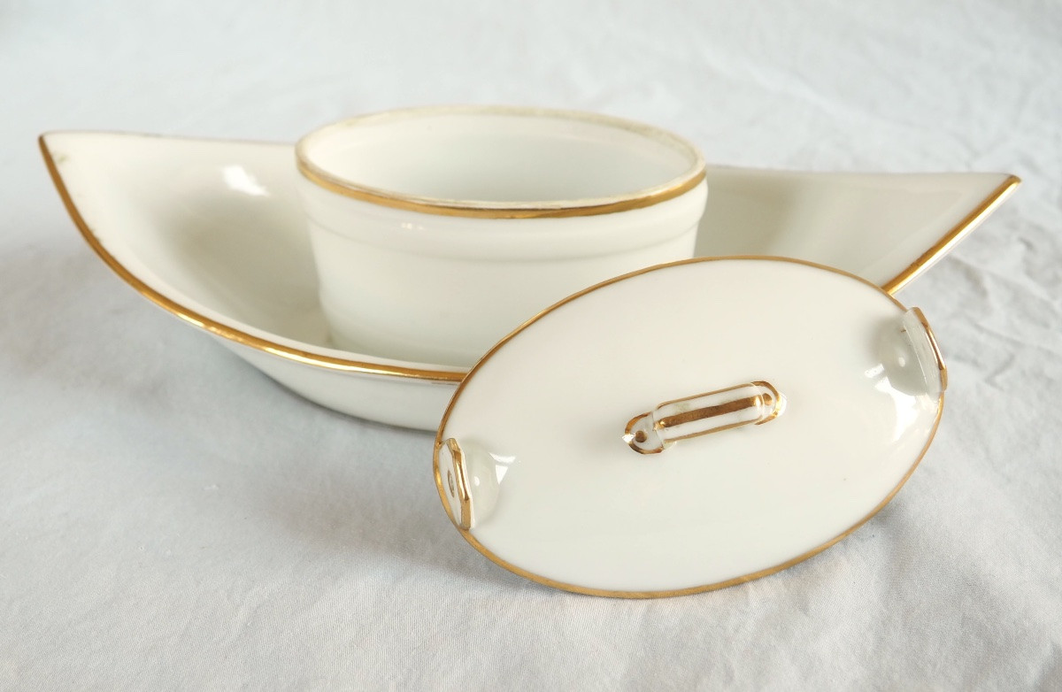 Nast : beurrier d’époque Empire en porcelaine de Paris blanche et or-photo-1