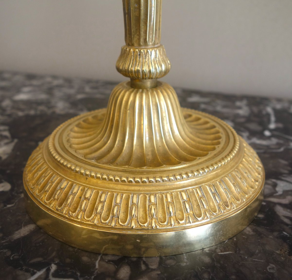 Paire de bougeoirs / flambeaux d'époque Louis XVI en bronze ciselé - XVIIIe siècle-photo-3