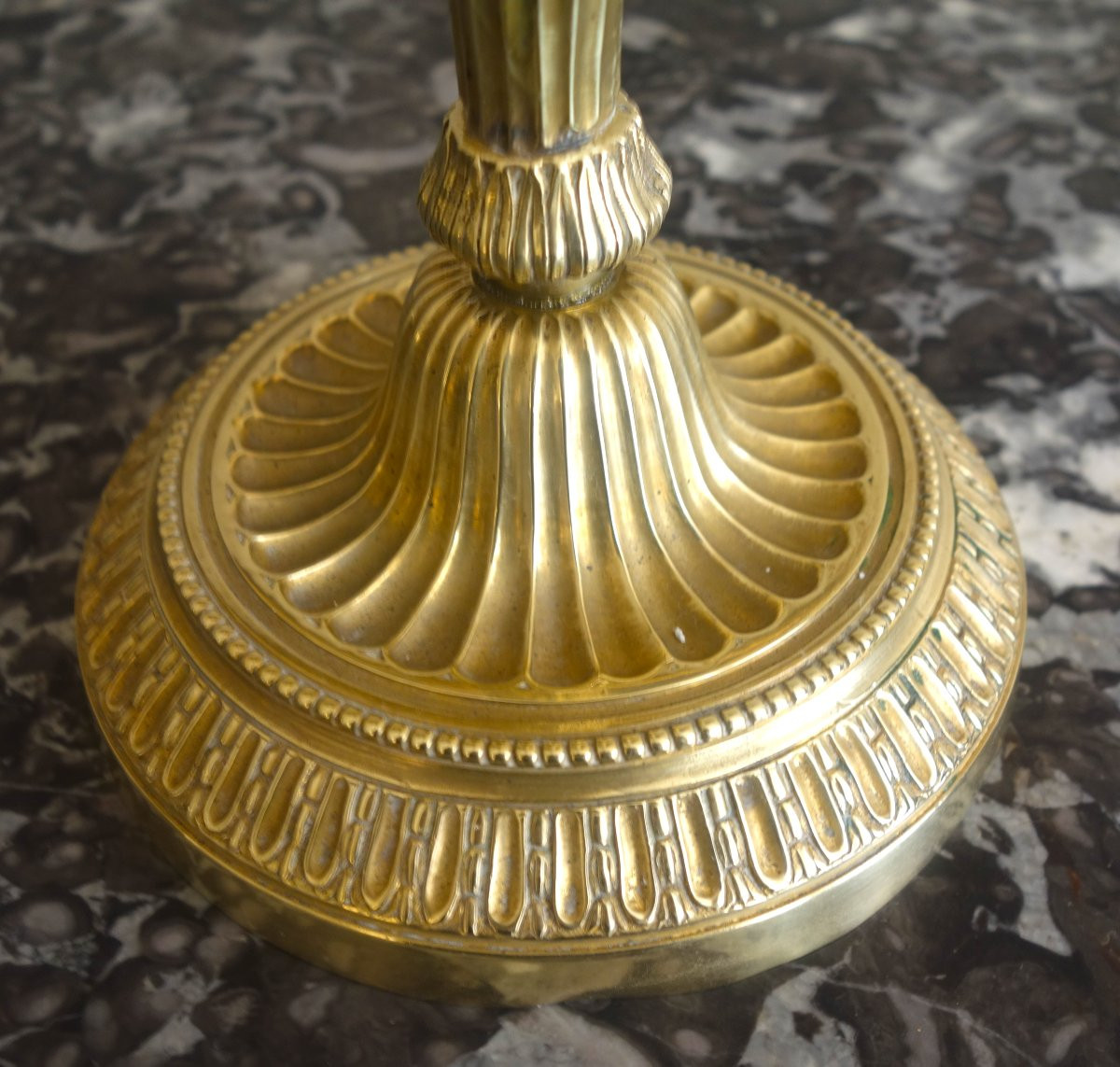 Paire de bougeoirs / flambeaux d'époque Louis XVI en bronze ciselé - XVIIIe siècle-photo-4