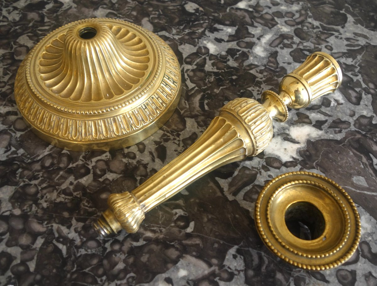 Paire de bougeoirs / flambeaux d'époque Louis XVI en bronze ciselé - XVIIIe siècle-photo-4