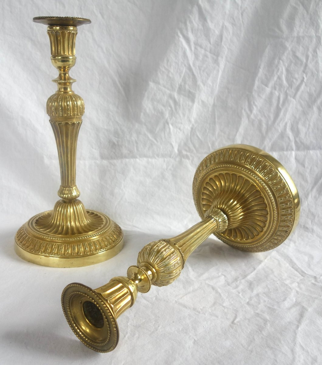 Paire de bougeoirs / flambeaux d'époque Louis XVI en bronze ciselé - XVIIIe siècle-photo-5
