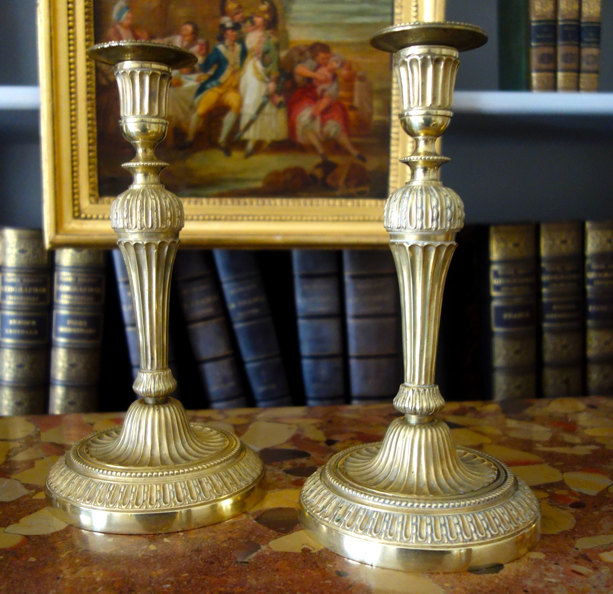 Paire de bougeoirs / flambeaux d'époque Louis XVI en bronze ciselé - XVIIIe siècle