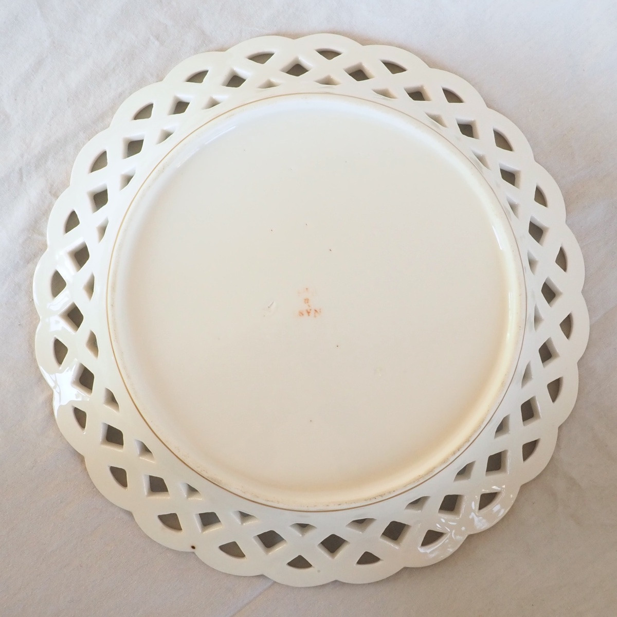 Nast : grande corbeille ajourée d’époque Empire en porcelaine de Paris blanche et or-photo-4