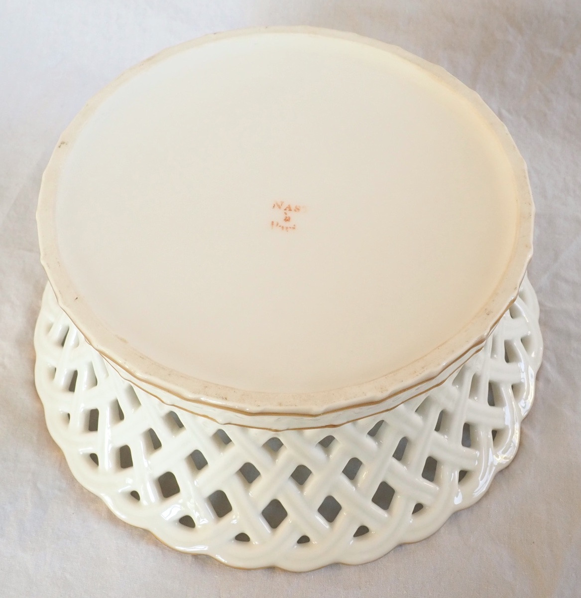 Nast : grande corbeille ajourée d’époque Empire en porcelaine de Paris blanche et or-photo-7