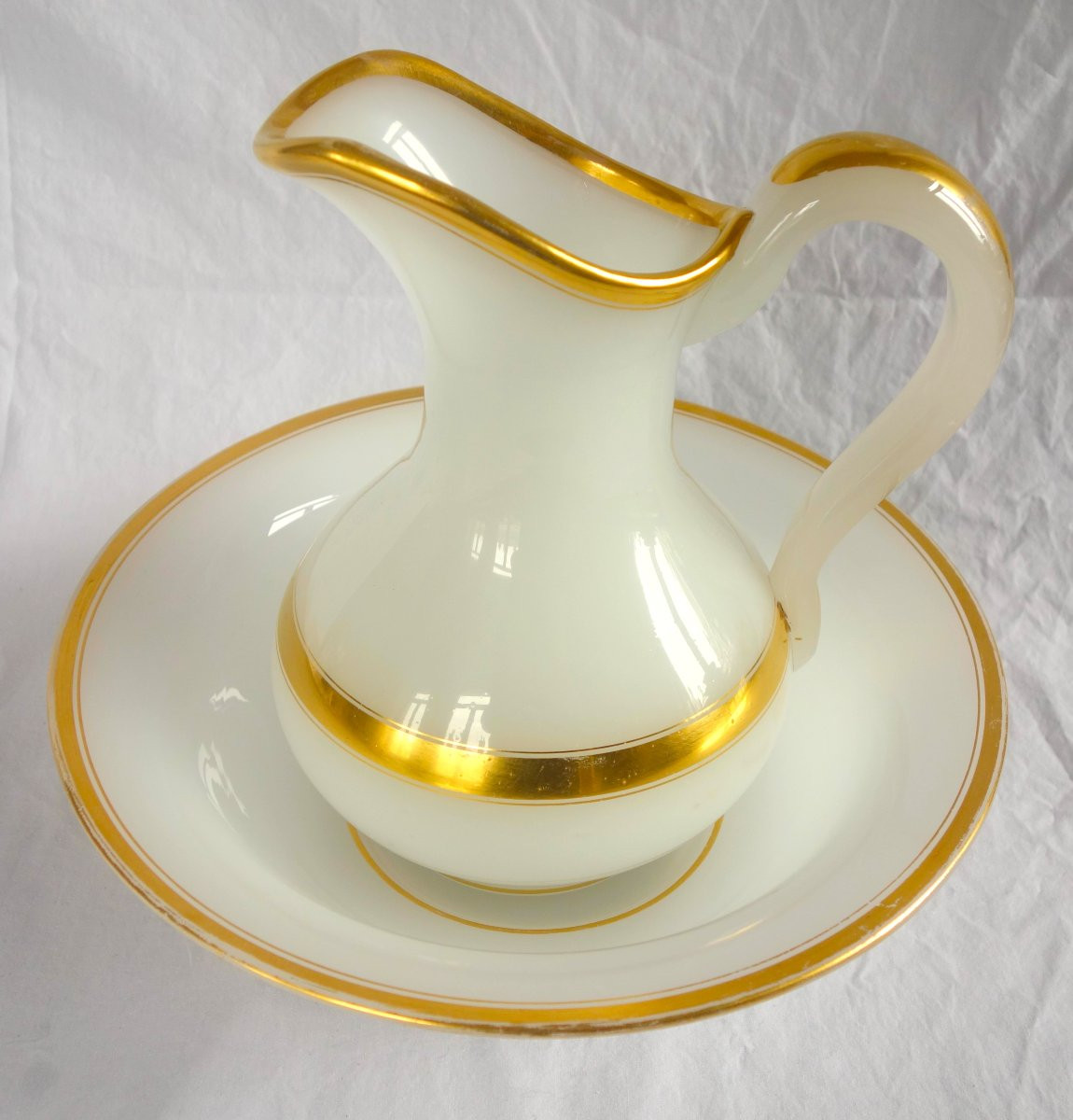 Lavabo en opaline savonneuse de Baccarat à filets or - époque Napoléon III-photo-2