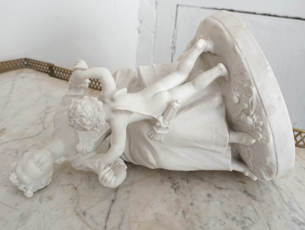 Manufacture de Sèvres : scène galante du XVIIIe siècle - la leçon à l'amour,  biscuit signé-photo-6