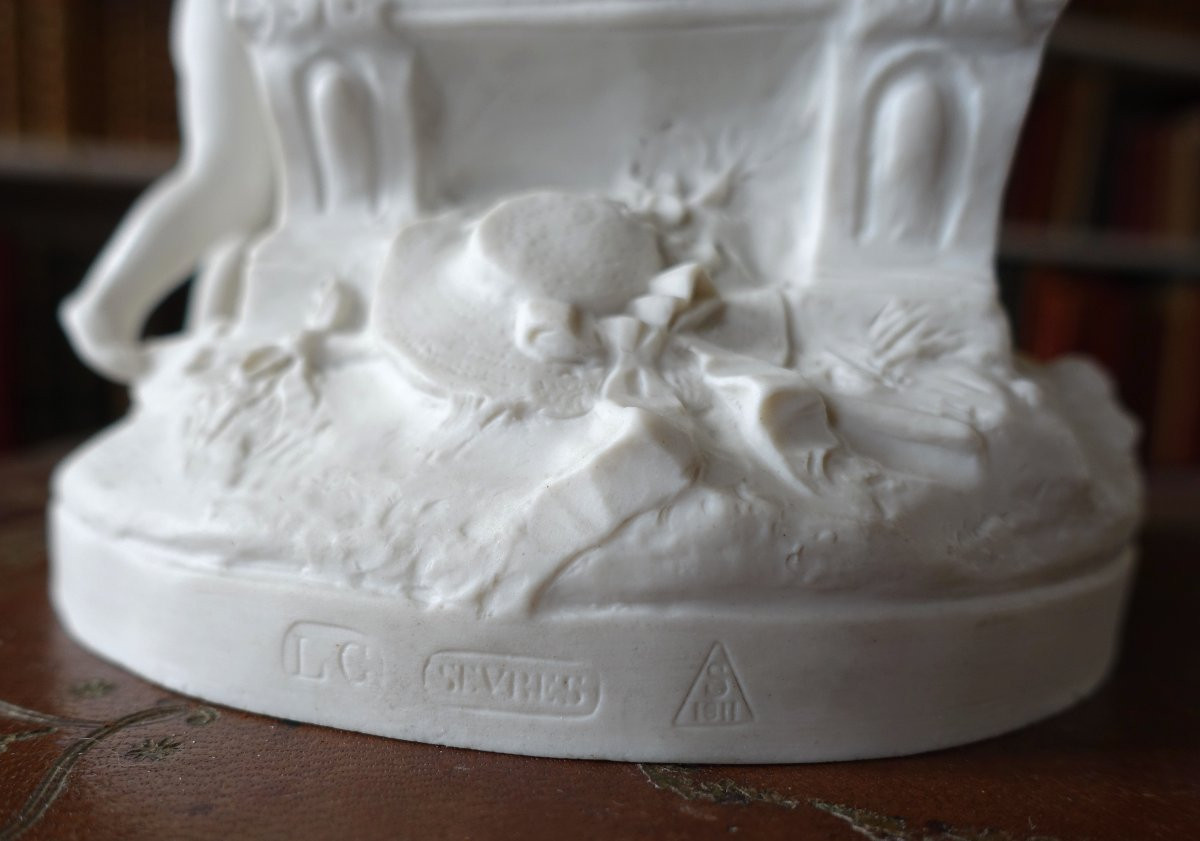 Manufacture de Sèvres : scène galante du XVIIIe siècle - la leçon à l'amour,  biscuit signé-photo-8