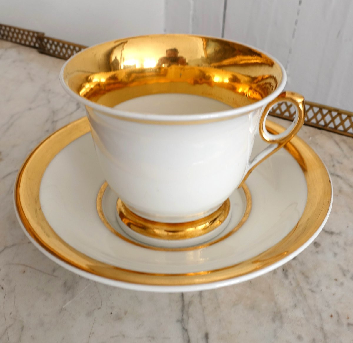 Grande tasse à petit déjeuner / chocolat chaud en porcelaine de Paris dorée, début XIXe siècle-photo-1