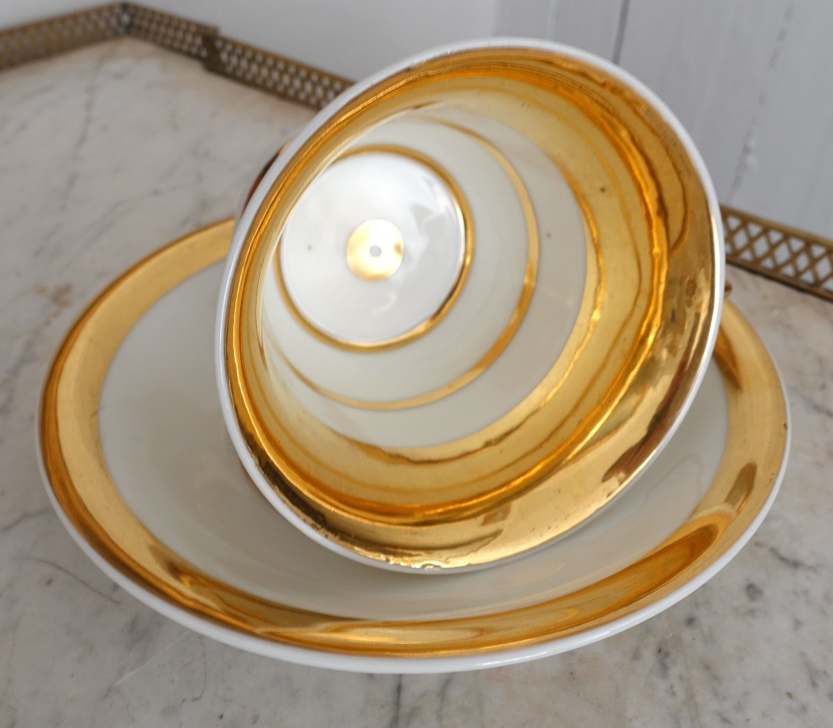 Grande tasse à petit déjeuner / chocolat chaud en porcelaine de Paris dorée, début XIXe siècle-photo-3