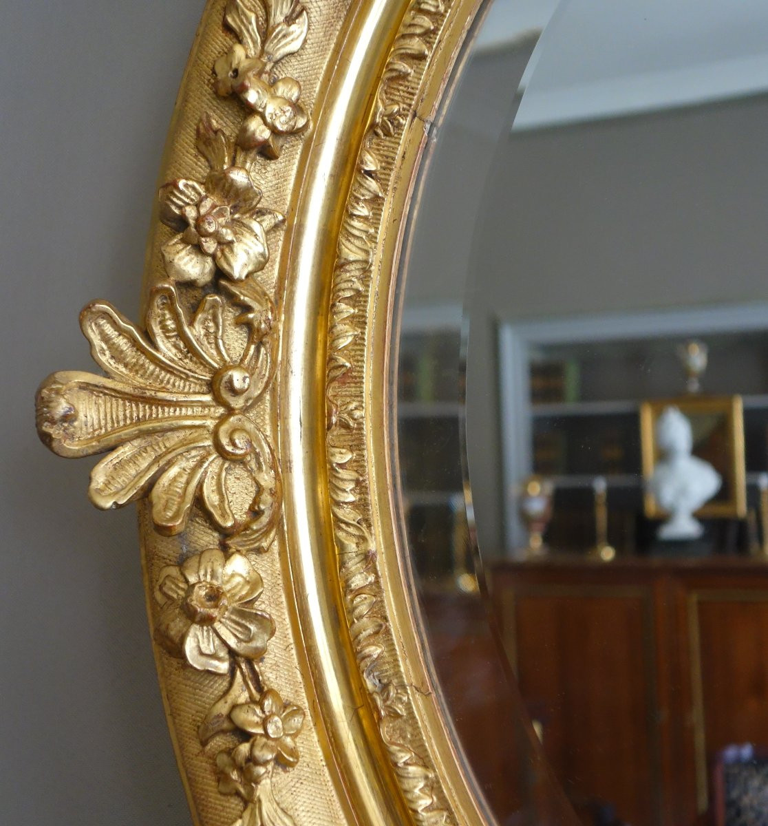Oval Mirror In The Louis XIV Style, Gilded Wood With Gold Leaf, Beveled Glass: 58.5cm X 68cm-photo-2