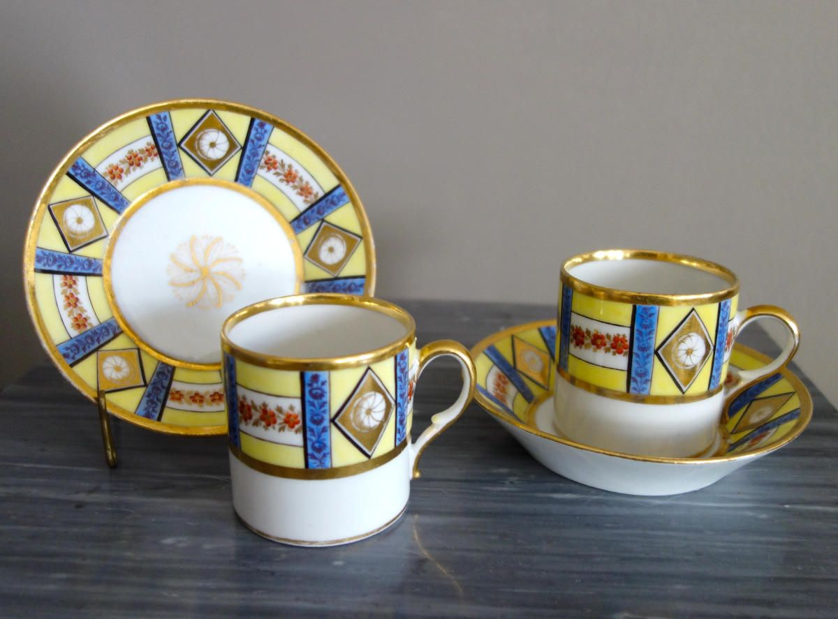 Paire de tasses à café litron en porcelaine d'époque Empire début 19e siècle