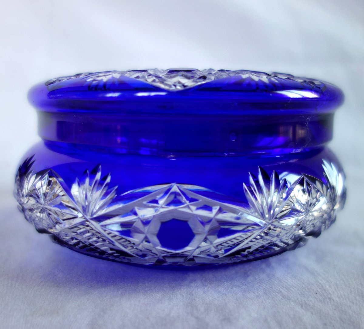 Baccarat - Bonbonnière en cristal de Baccarat taillé overlay bleu - étiquette papier-photo-5