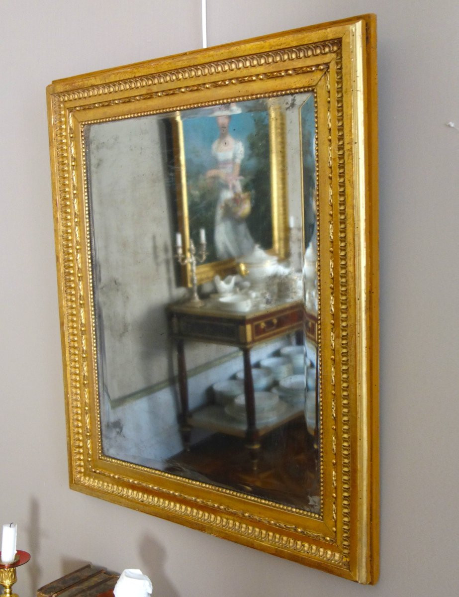 Miroir de boiserie à suspendre d'époque Louis XVI en bois doré à la feuille d'or glace mercure-photo-3