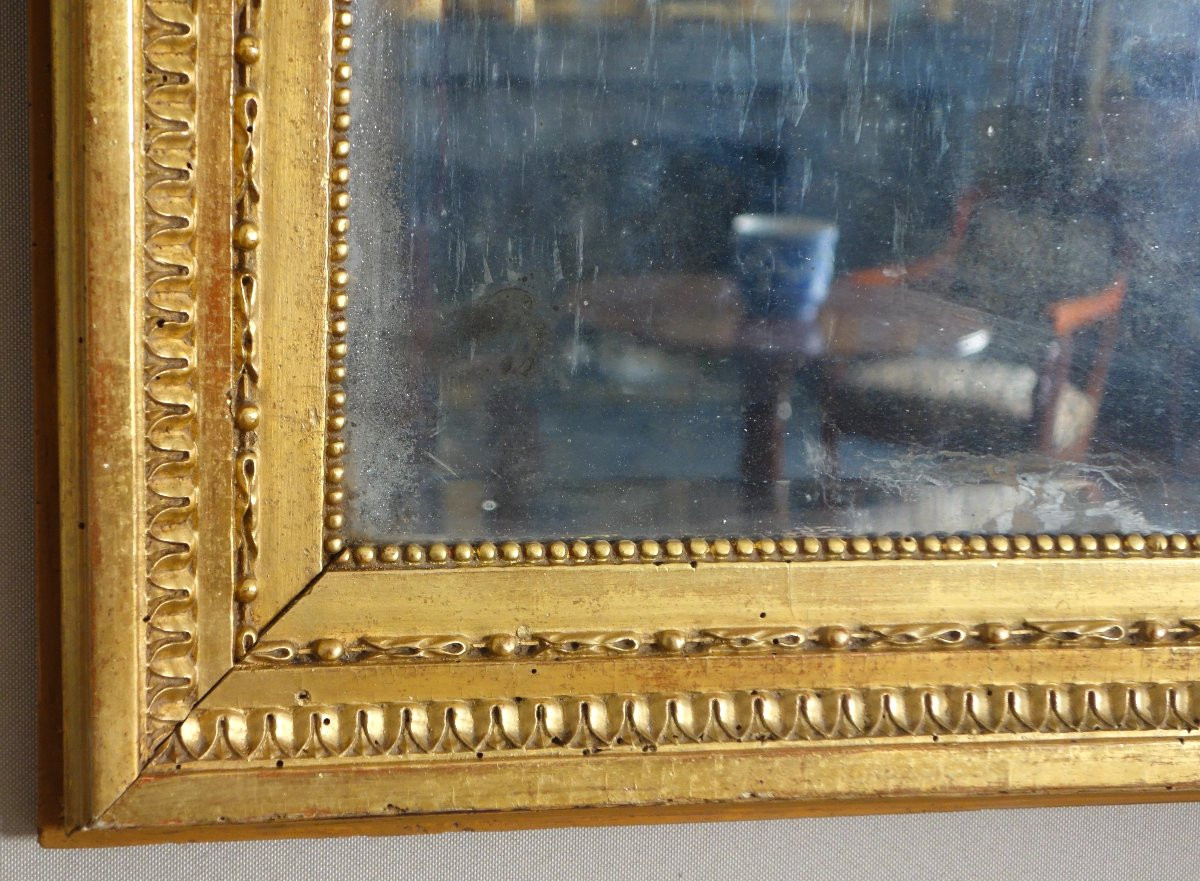 Miroir de boiserie à suspendre d'époque Louis XVI en bois doré à la feuille d'or glace mercure-photo-4
