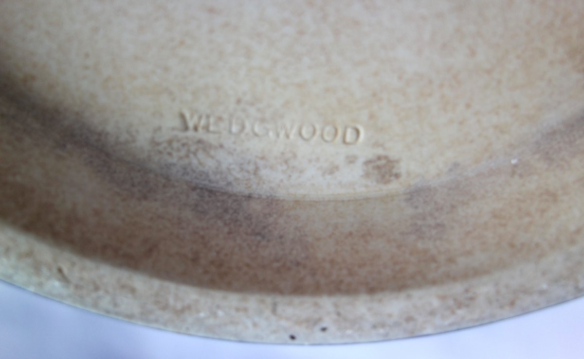 Wedgwood : grand cache-pot / centre de table néoclassique en porcelaine biscuit bleu foncée-photo-5