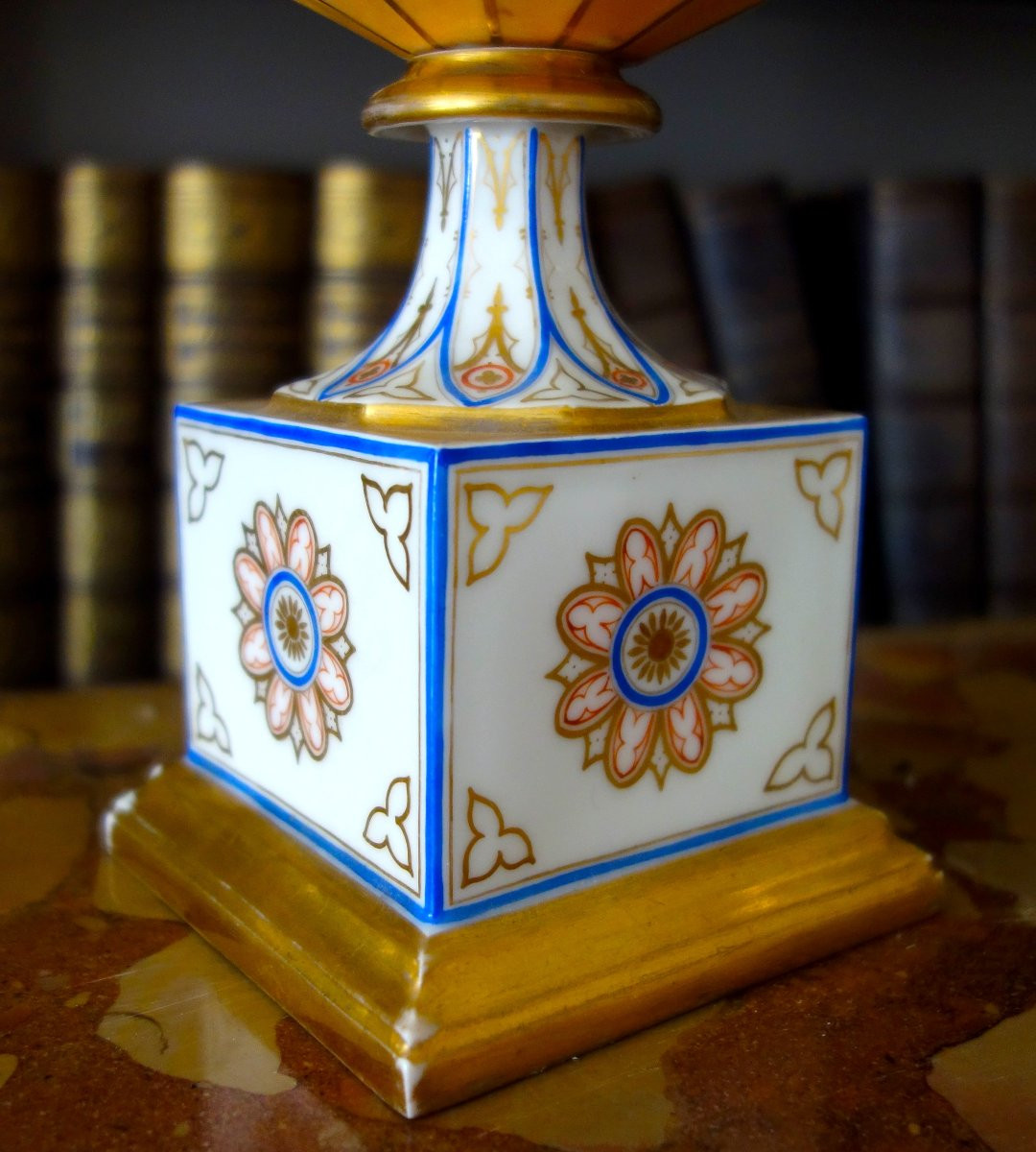 Paire de vases Charles X néo renaissance en porcelaine de Paris - riche décor polychrome et or-photo-2