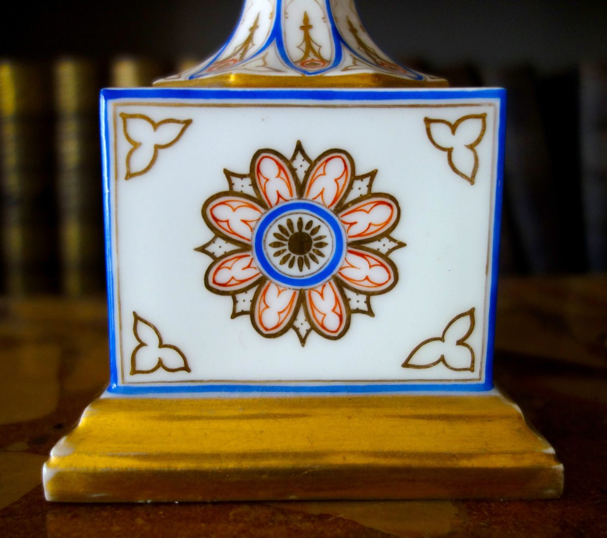 Paire de vases Charles X néo renaissance en porcelaine de Paris - riche décor polychrome et or-photo-3