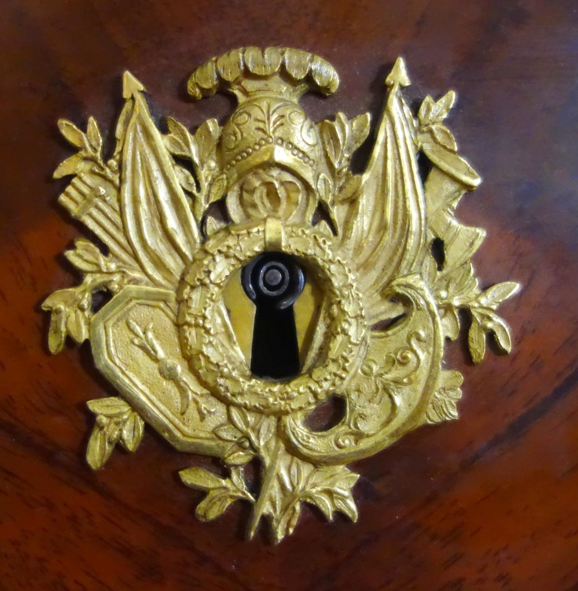 Jacques Muller - Commode Empire d'officier en acajou et bronze doré aux attributs de la Guerre-photo-4