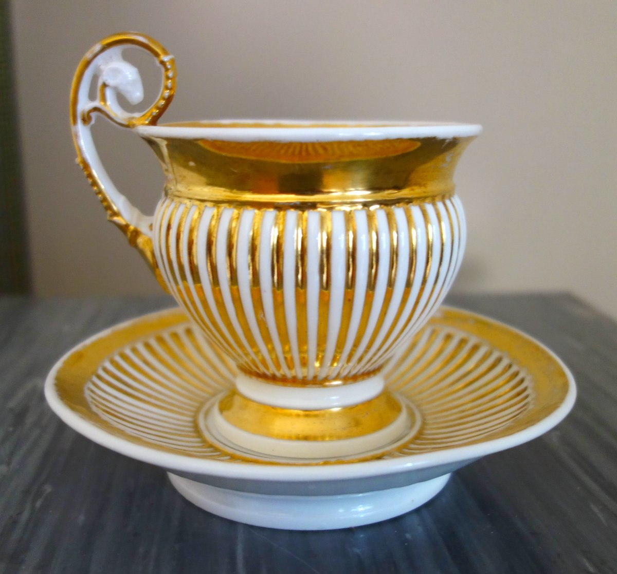 Large Paris Porcelain Breakfast Cup Gilt With Fine Gold, Early 19th Century Circa 1830-photo-1