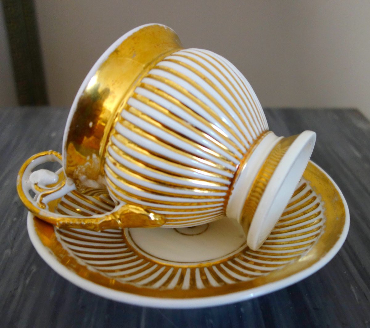 Large Paris Porcelain Breakfast Cup Gilt With Fine Gold, Early 19th Century Circa 1830-photo-2
