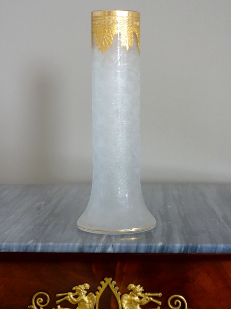 Saint Louis - vase soliflore en cristal gravé à l'acide et doré or fin - modèle Nelly / Empire