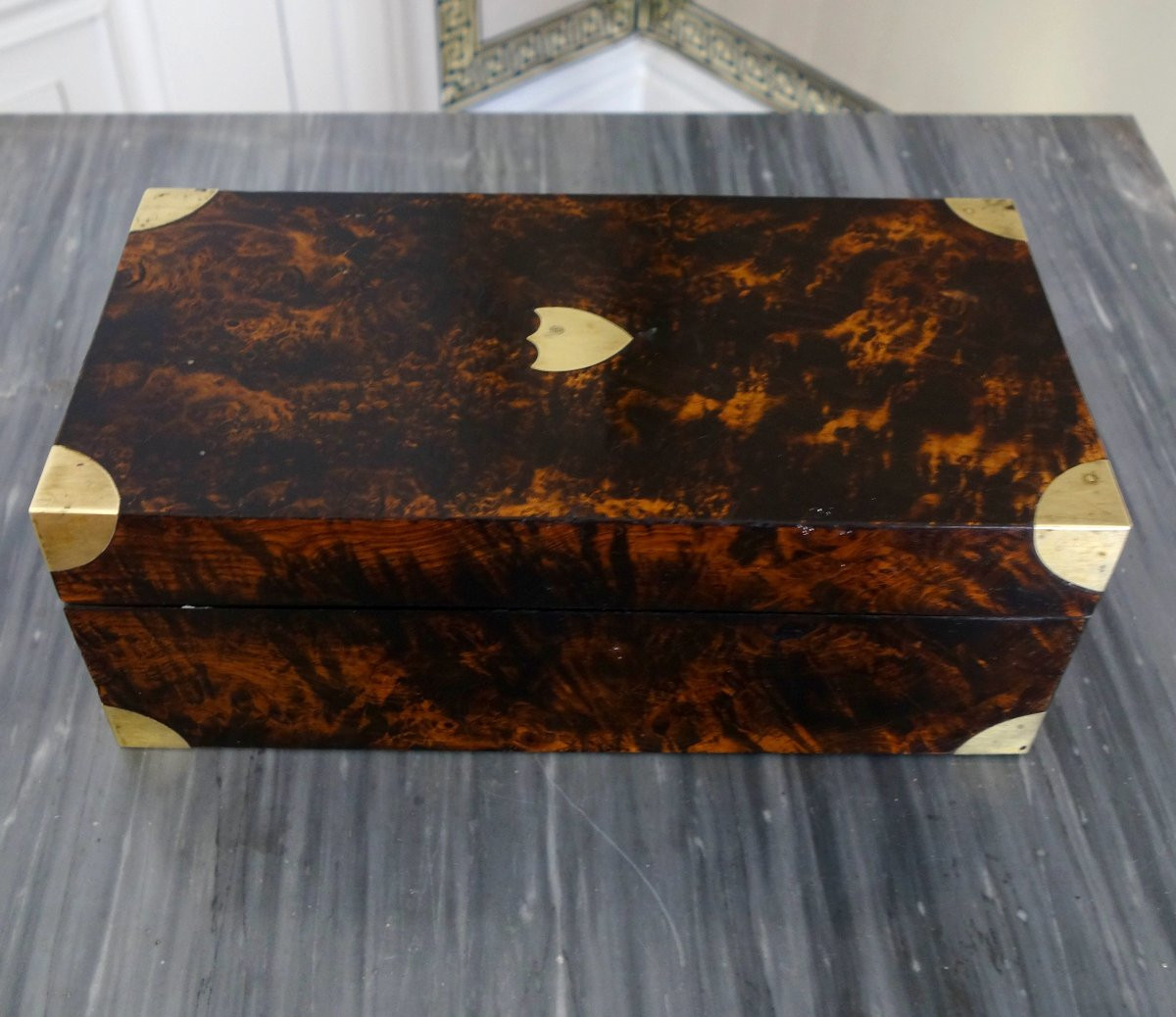 Boîte, coffret d'époque Empire en placage de loupe et laiton-photo-2