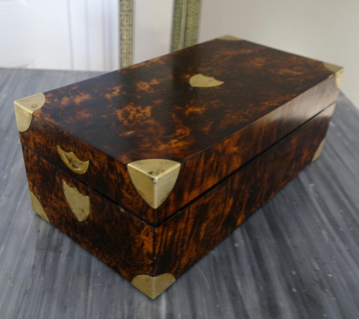 Boîte, coffret d'époque Empire en placage de loupe et laiton-photo-3