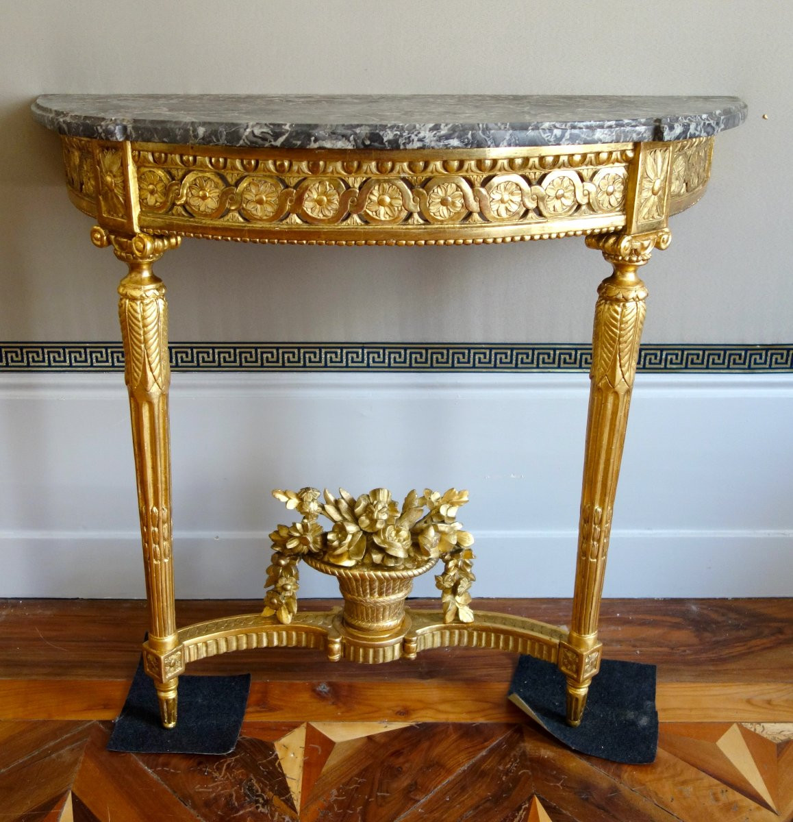 Console d'applique d'époque Louis XVI en bois sculpté et doré à la feuille d'or vers 1780-photo-2