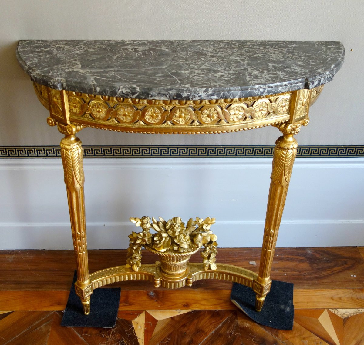 Console d'applique d'époque Louis XVI en bois sculpté et doré à la feuille d'or vers 1780-photo-3