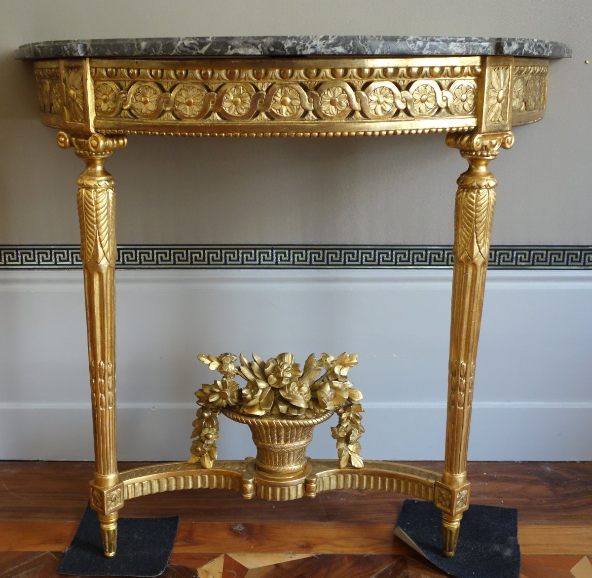 Console d'applique d'époque Louis XVI en bois sculpté et doré à la feuille d'or vers 1780-photo-4