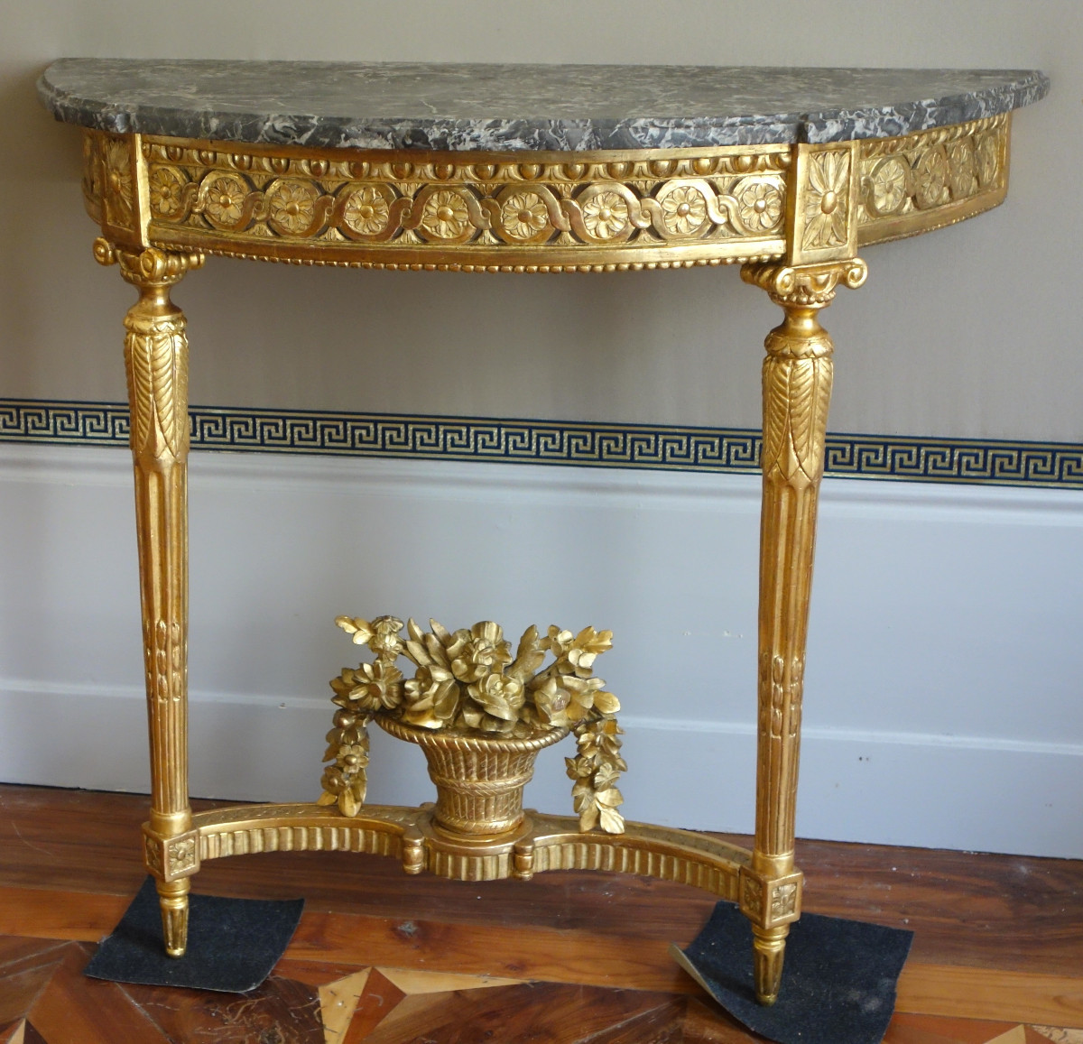 Console d'applique d'époque Louis XVI en bois sculpté et doré à la feuille d'or vers 1780
