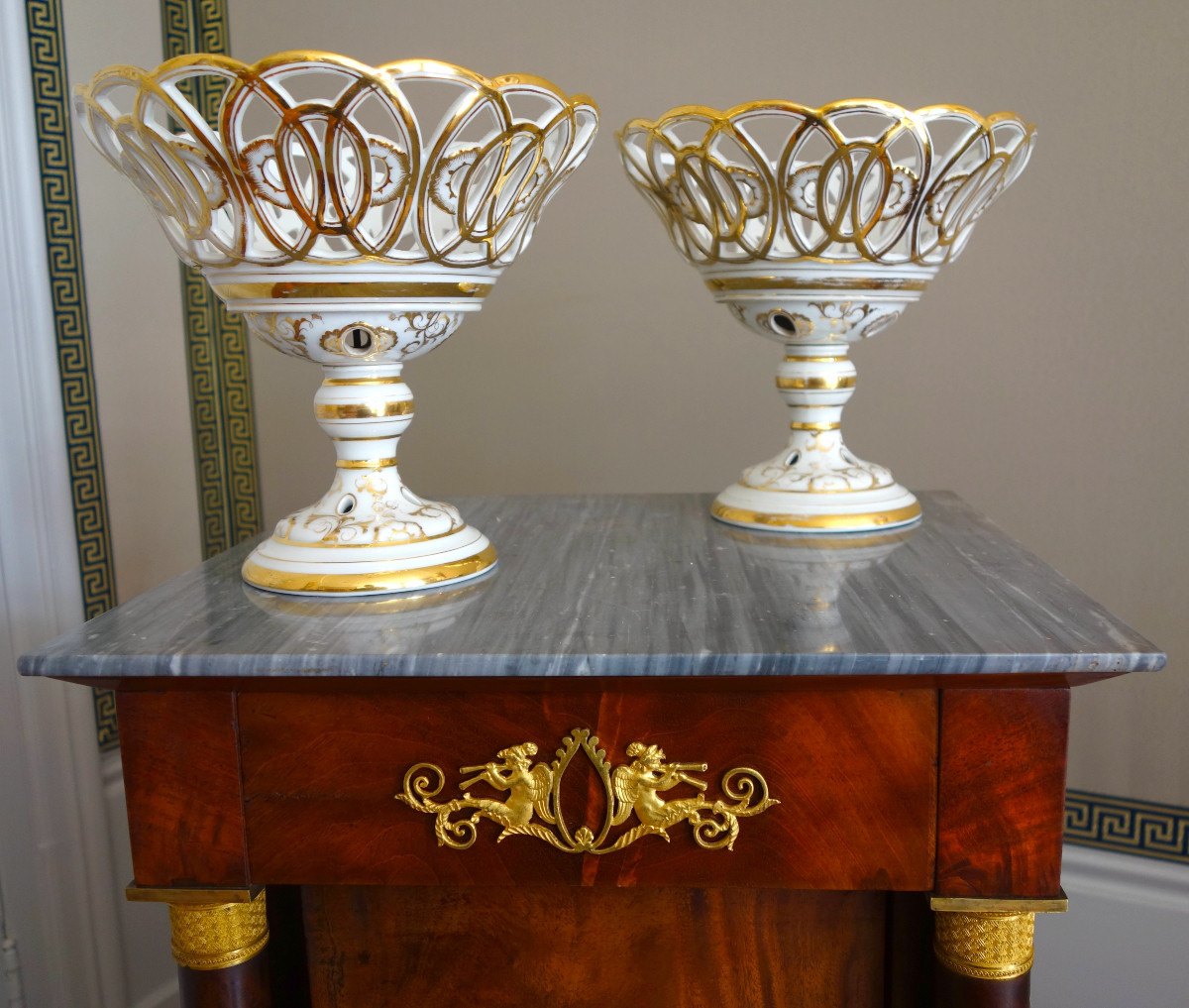 Pair Of Openwork Fruit Bowls In Paris Porcelain, Gilded With Fine Gold - Circa 1840 -photo-2