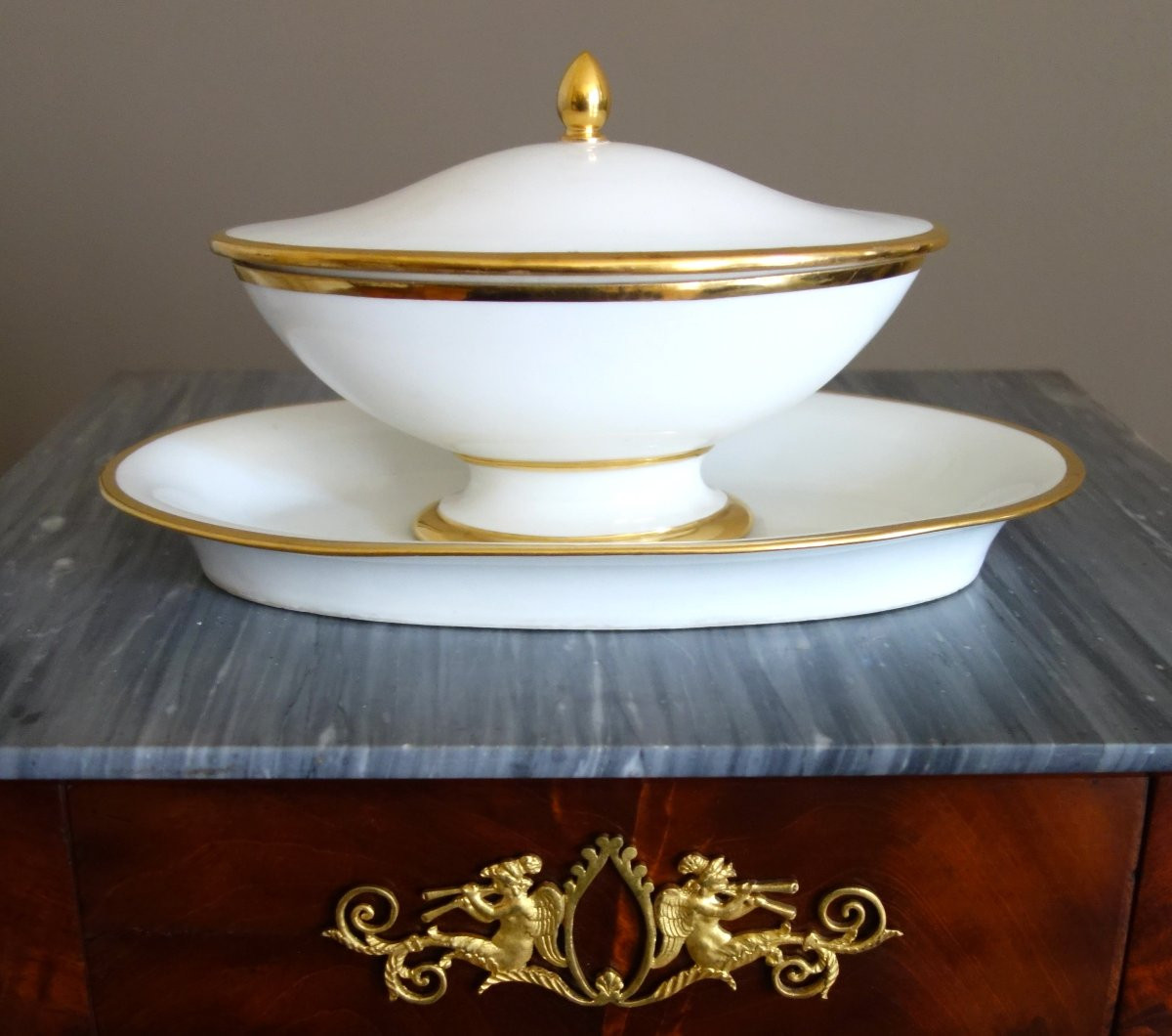 Sèvres - saucière Empire en porcelaine blanche dorée or fin - signée et datée 1820-photo-2