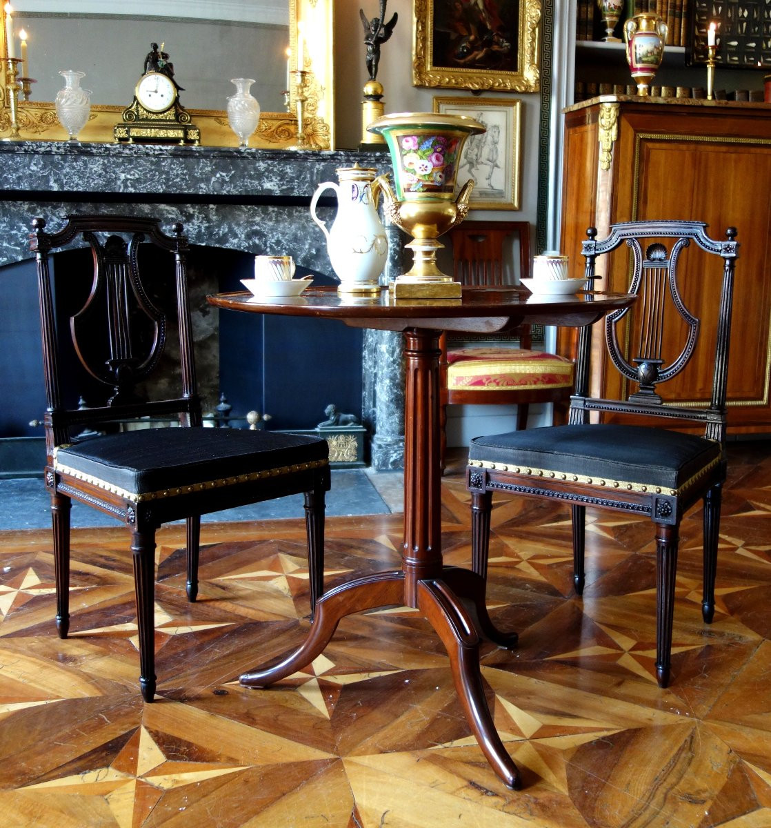 Canabas : guéridon basculant en acajou massif moucheté - époque Louis XVI-photo-5